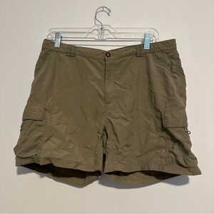 The north face green cargo shorts with stow pocket